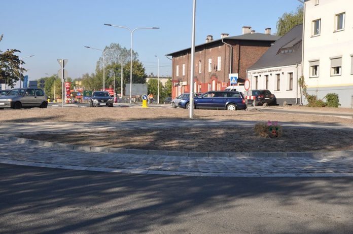 rondo wojaczka.jpg Urząd miasta w Kędzierzynie-Koźlu